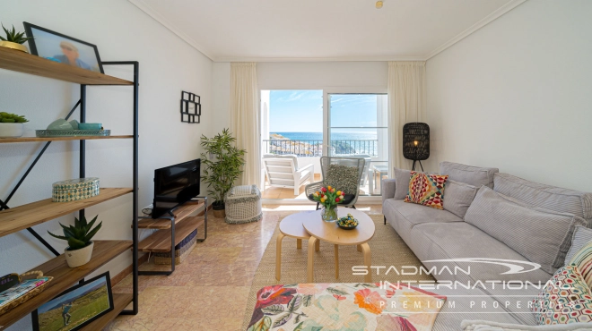 Leilighet med Vakre Sjøutsikter nær Stranden og Havnen