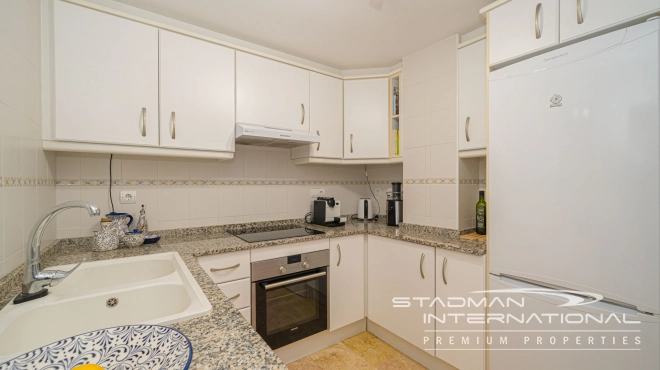 Leilighet med Vakre Sjøutsikter nær Stranden og Havnen