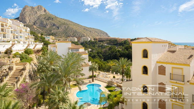 Leilighet med Vakre Sjøutsikter nær Stranden og Havnen