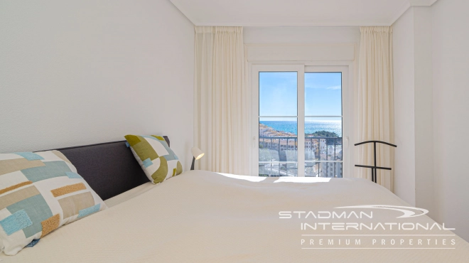 Leilighet med Vakre Sjøutsikter nær Stranden og Havnen