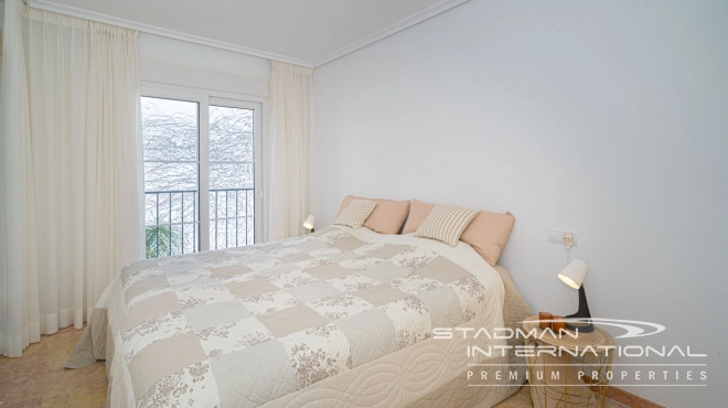 Leilighet med Vakre Sjøutsikter nær Stranden og Havnen