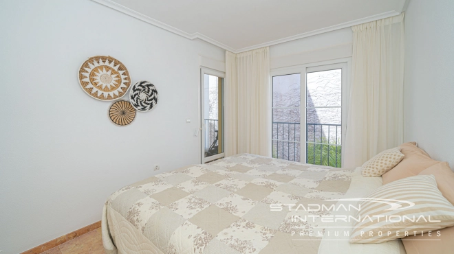 Leilighet med Vakre Sjøutsikter nær Stranden og Havnen