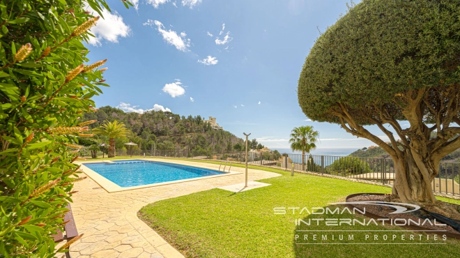 Romslig Hjørneleilighet med Vakker Sjøutsikt i Altea Hills