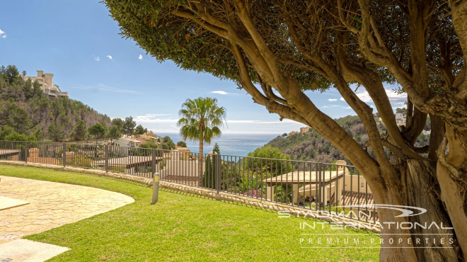 Romslig Hjørneleilighet med Vakker Sjøutsikt i Altea Hills