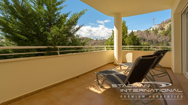 Romslig Hjørneleilighet med Vakker Sjøutsikt i Altea Hills