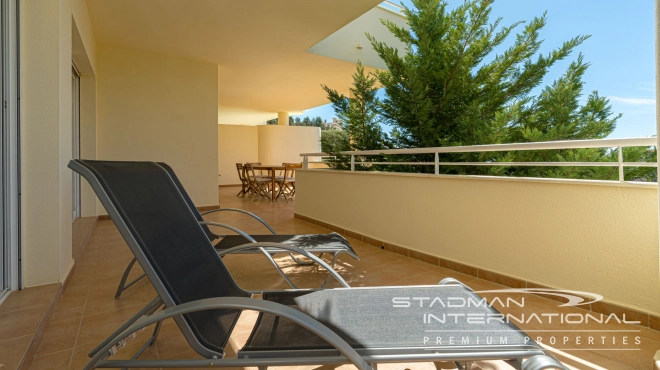 Romslig Hjørneleilighet med Vakker Sjøutsikt i Altea Hills