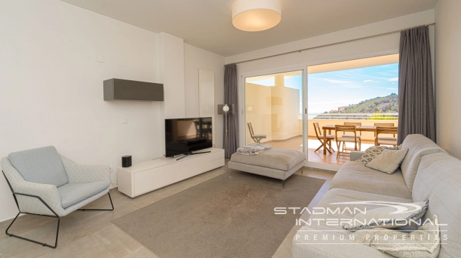 Romslig Hjørneleilighet med Vakker Sjøutsikt i Altea Hills