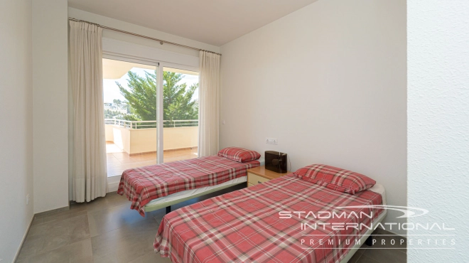 Romslig Hjørneleilighet med Vakker Sjøutsikt i Altea Hills