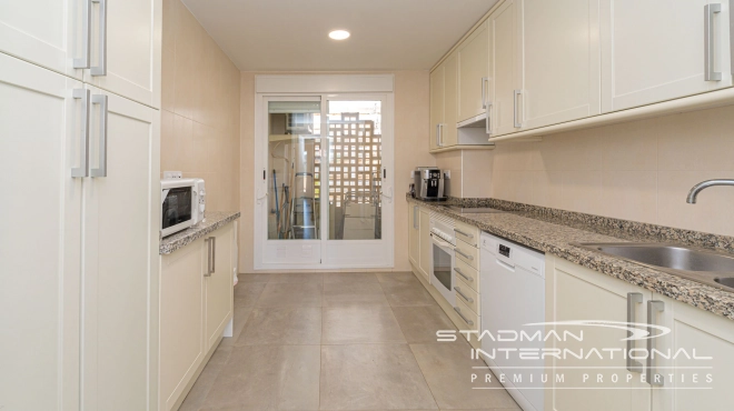 Romslig Hjørneleilighet med Vakker Sjøutsikt i Altea Hills