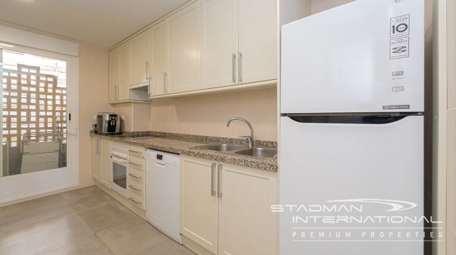 Romslig Hjørneleilighet med Vakker Sjøutsikt i Altea Hills