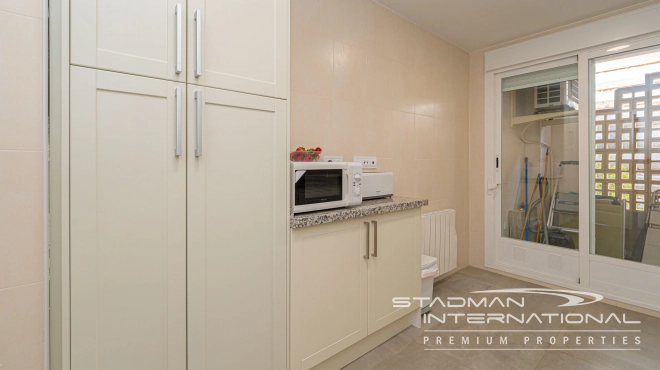 Romslig Hjørneleilighet med Vakker Sjøutsikt i Altea Hills