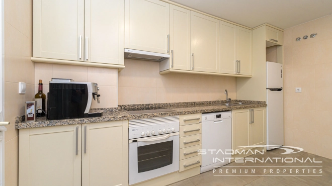 Romslig Hjørneleilighet med Vakker Sjøutsikt i Altea Hills