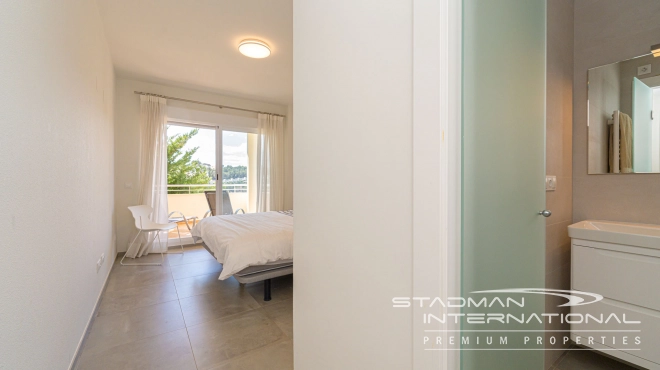 Romslig Hjørneleilighet med Vakker Sjøutsikt i Altea Hills