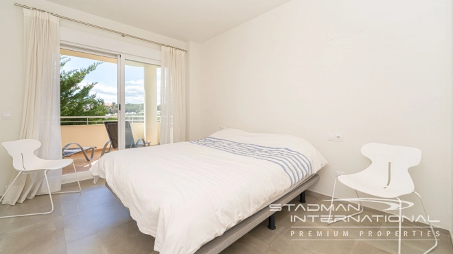 Romslig Hjørneleilighet med Vakker Sjøutsikt i Altea Hills