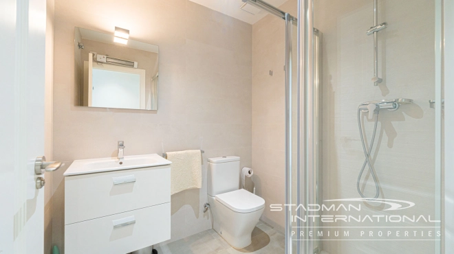 Romslig Hjørneleilighet med Vakker Sjøutsikt i Altea Hills