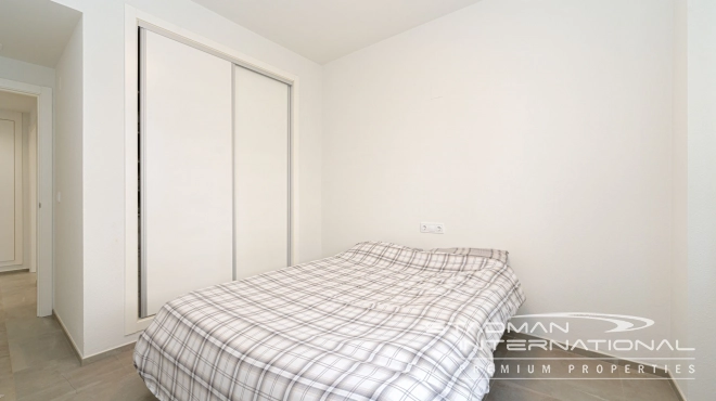 Romslig Hjørneleilighet med Vakker Sjøutsikt i Altea Hills