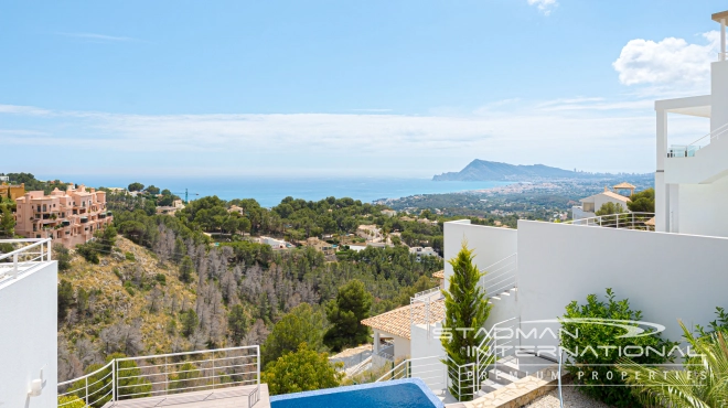 Modern Villa with Fantastic Sea Views in Altea La Vella