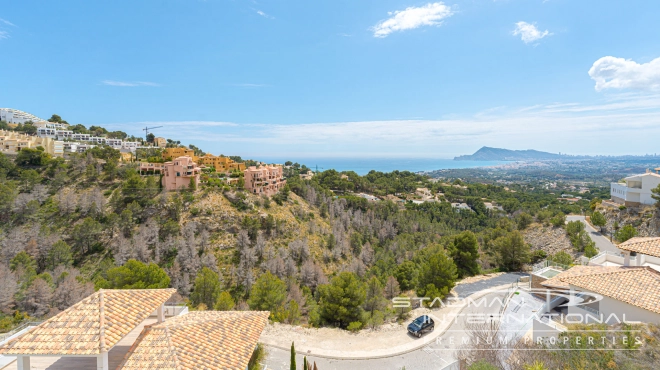 Modern Villa with Fantastic Sea Views in Altea La Vella