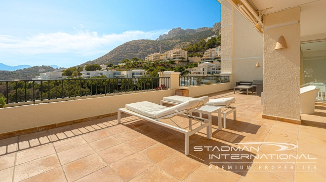 Luksusleilighet med Privat Basseng og Fantastisk Havutsikt