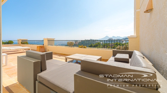 Luksusleilighet med Privat Basseng og Fantastisk Havutsikt