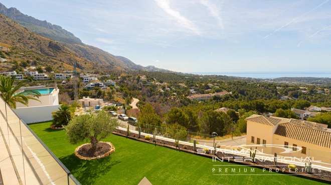Luxury Sea View Villa on the Best Plot of Altea la Vella