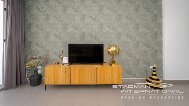 Moderne Leilighet med Havutsikt og Romslig Terrasse