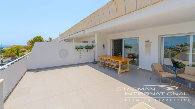 Moderne Leilighet med Havutsikt og Romslig Terrasse