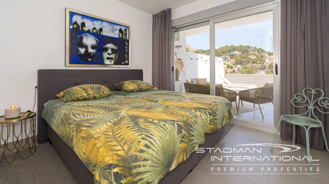 Moderne Leilighet med Havutsikt og Romslig Terrasse