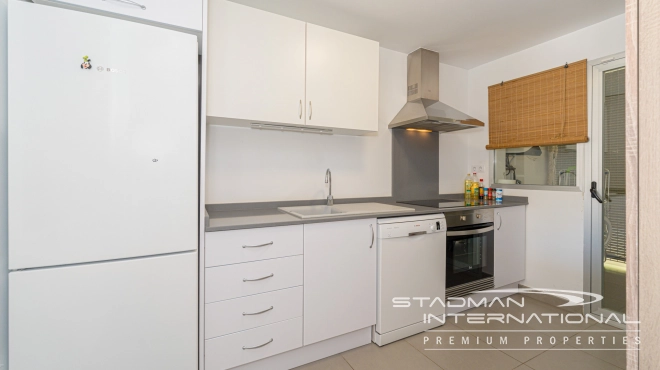 Moderne Leilighet med Havutsikt og Romslig Terrasse