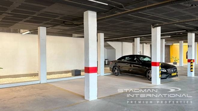 Moderne Leilighet med Havutsikt og Romslig Terrasse