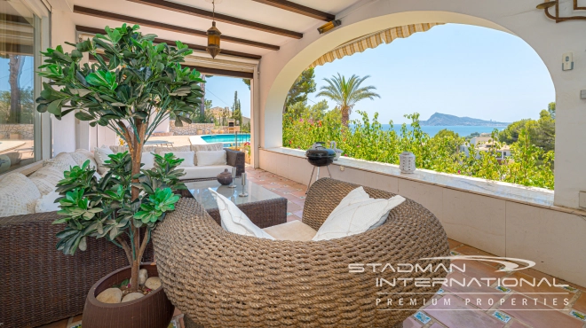 Centrally Located Villa on a Large Plot with Beautiful Sea Views