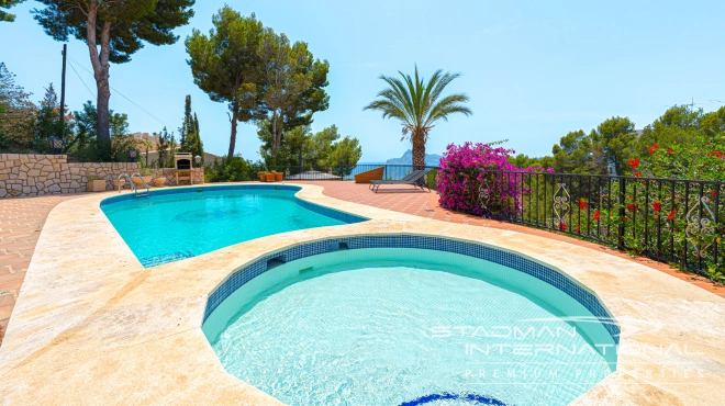 Centrally Located Villa on a Large Plot with Beautiful Sea Views