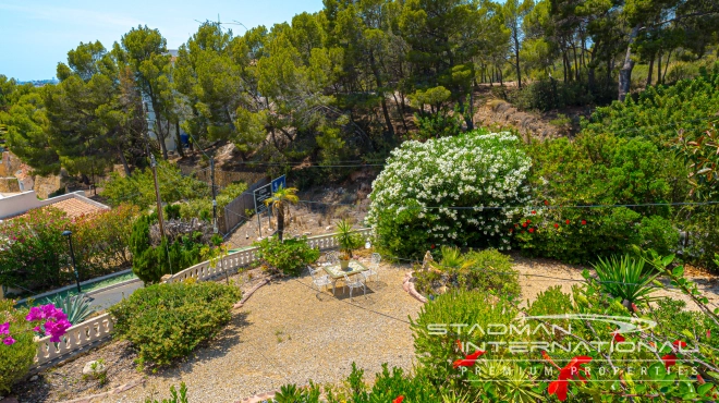 Centrally Located Villa on a Large Plot with Beautiful Sea Views