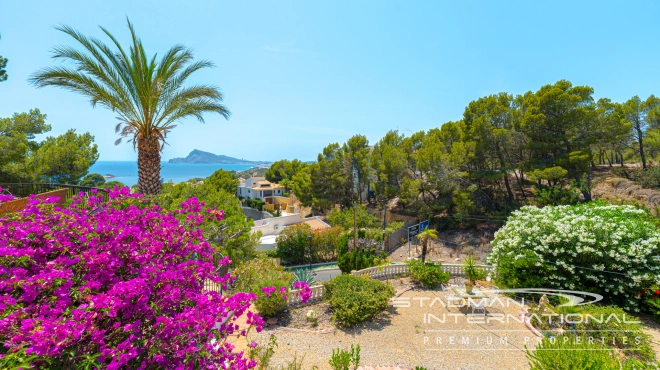 Centrally Located Villa on a Large Plot with Beautiful Sea Views