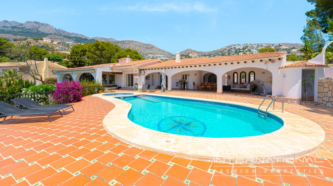 Centrally Located Villa on a Large Plot with Beautiful Sea Views