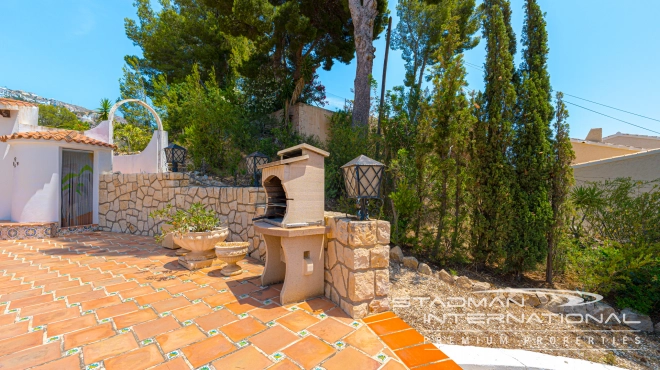 Centrally Located Villa on a Large Plot with Beautiful Sea Views