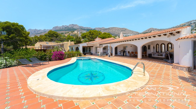 Centrally Located Villa on a Large Plot with Beautiful Sea Views