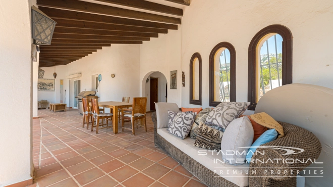 Centrally Located Villa on a Large Plot with Beautiful Sea Views
