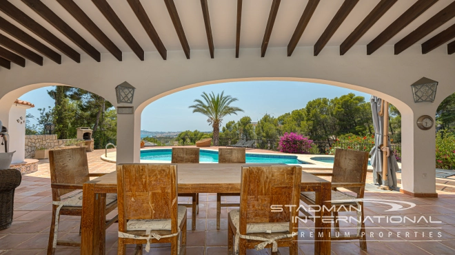 Centrally Located Villa on a Large Plot with Beautiful Sea Views