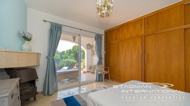 Centrally Located Villa on a Large Plot with Beautiful Sea Views