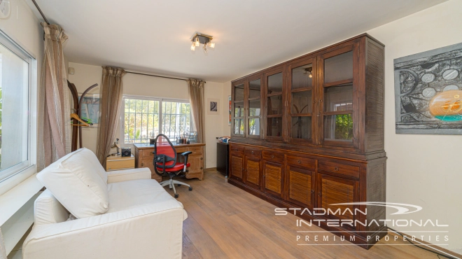 Centrally Located Villa on a Large Plot with Beautiful Sea Views