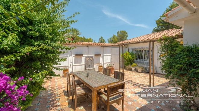 Centrally Located Villa on a Large Plot with Beautiful Sea Views