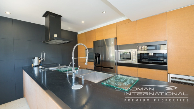 Centrally Located Villa on a Large Plot with Beautiful Sea Views