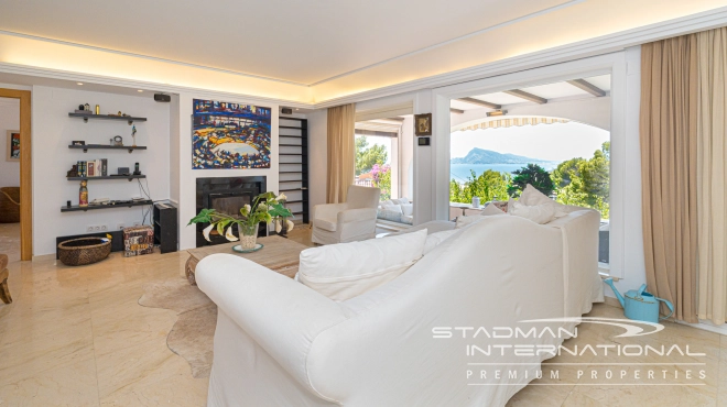 Centrally Located Villa on a Large Plot with Beautiful Sea Views