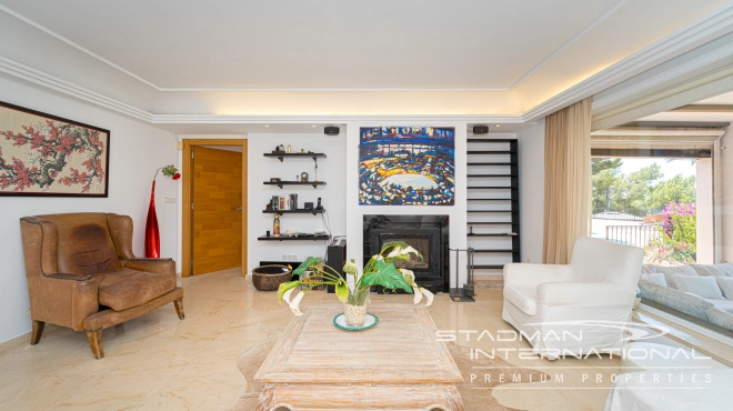 Centrally Located Villa on a Large Plot with Beautiful Sea Views