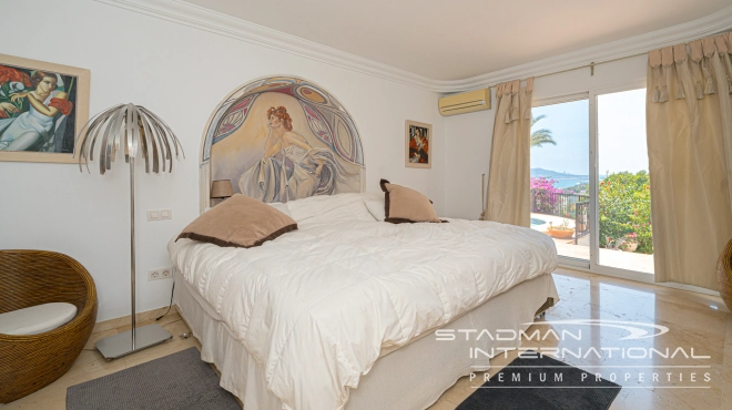 Centrally Located Villa on a Large Plot with Beautiful Sea Views