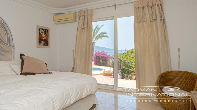 Centrally Located Villa on a Large Plot with Beautiful Sea Views