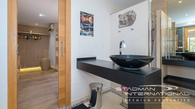 Centrally Located Villa on a Large Plot with Beautiful Sea Views