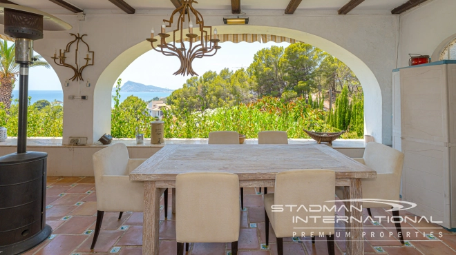 Centrally Located Villa on a Large Plot with Beautiful Sea Views