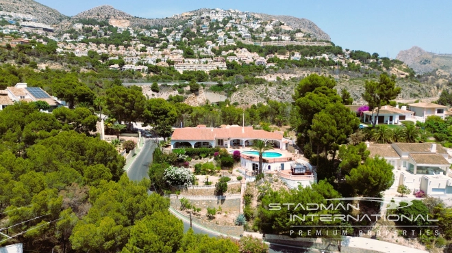 Centrally Located Villa on a Large Plot with Beautiful Sea Views